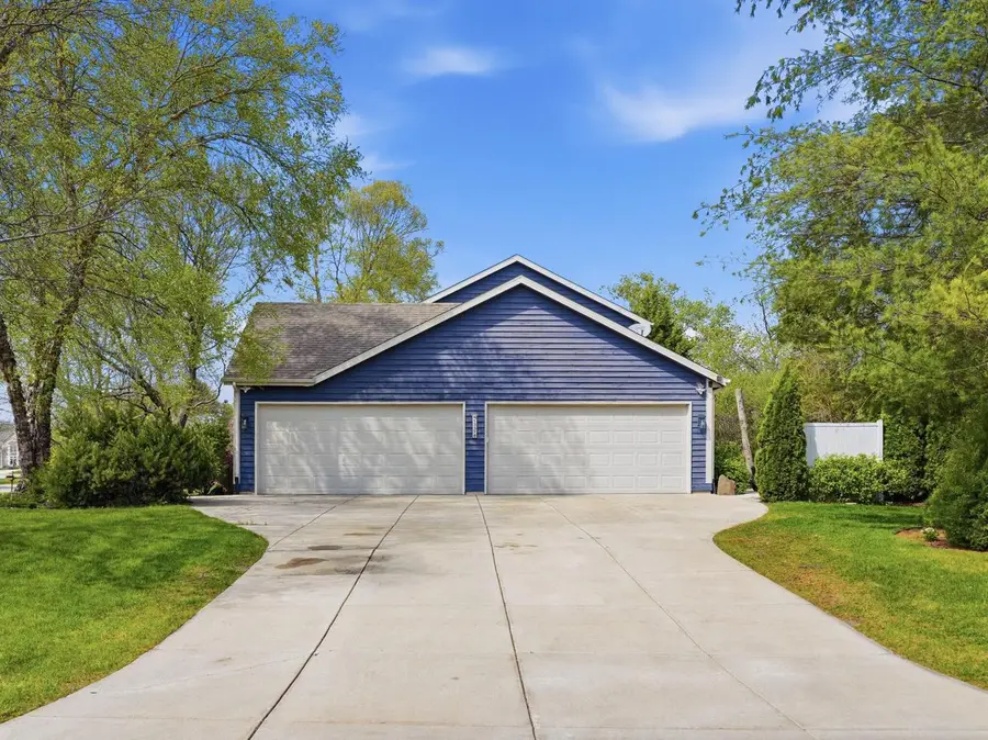 13370 W Maple Ridge ROAD, New Berlin, WI 53151 - #2