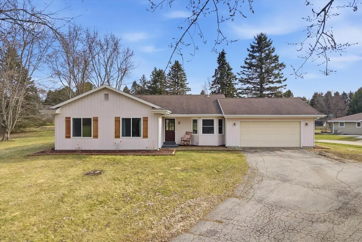 627 Prairie View DRIVE, North Prairie, WI 53153 - #1