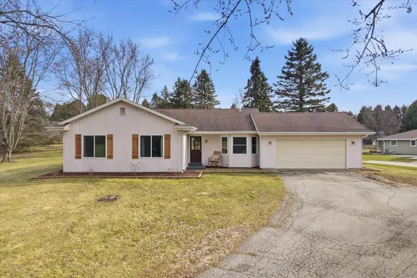 627 Prairie View DRIVE, North Prairie, WI 53153
