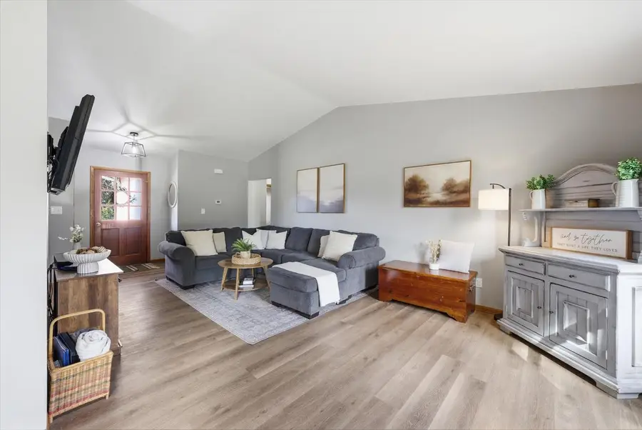 627 Prairie View DRIVE, North Prairie, WI 53153 - #2