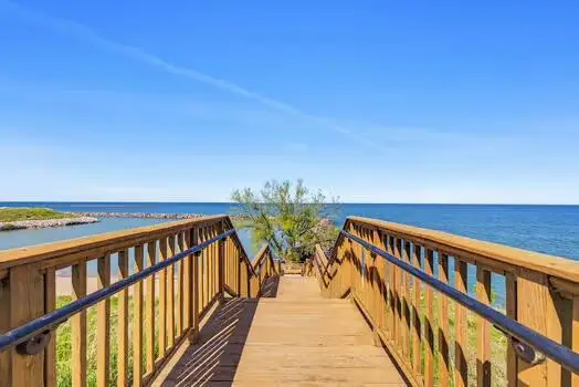 3862 S Lake DRIVE #407, Saint Francis, WI 53235