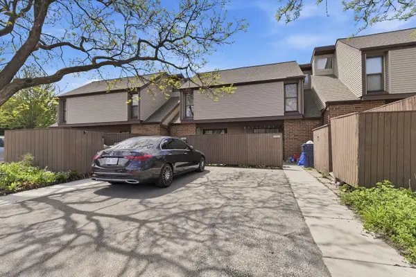 1411 W Edgerton AVENUE #V, Milwaukee, WI 53221
