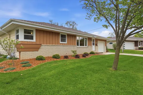 5302 Lakeview DRIVE, Greendale, WI 53129