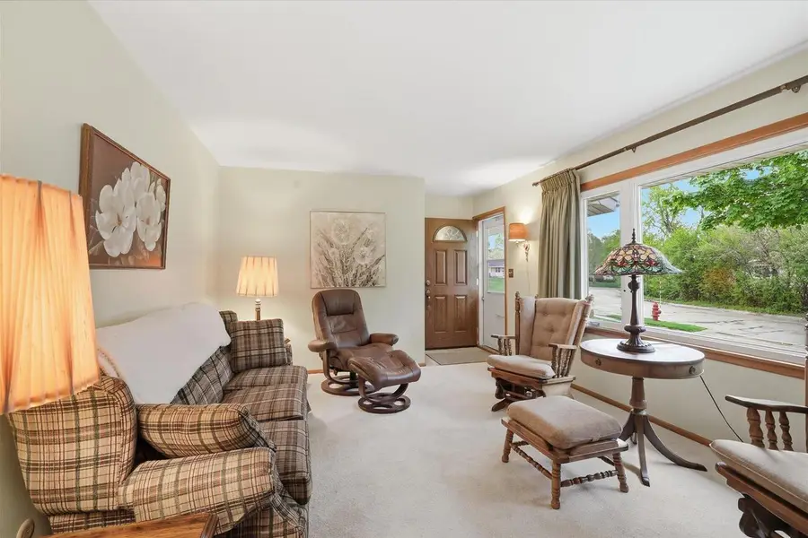 5302 Lakeview DRIVE, Greendale, WI 53129 - #3