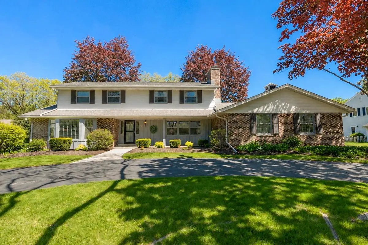 18120 Le Chateau DRIVE, Brookfield, WI 53045 - #1