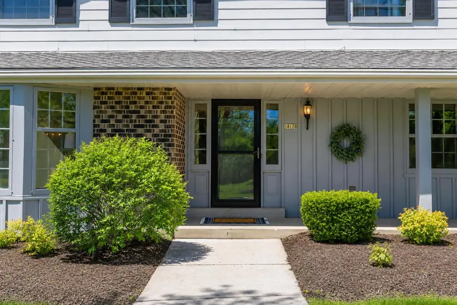 18120 Le Chateau DRIVE, Brookfield, WI 53045 - #2