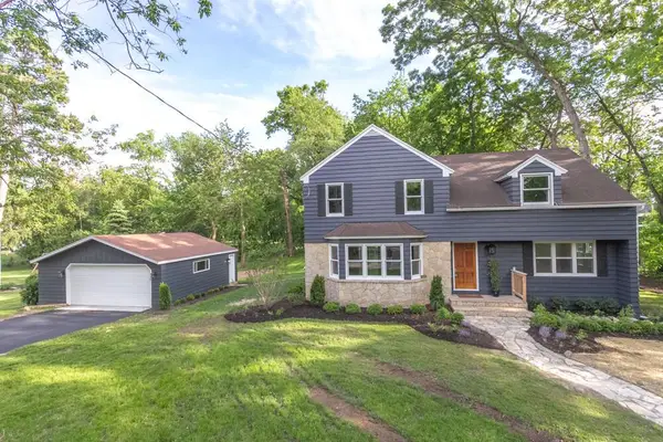 225 Waubun DRIVE, Fontana, WI 53125
