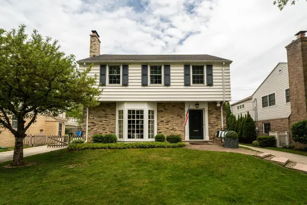 6014 N Kent AVENUE, Whitefish Bay, WI 53217