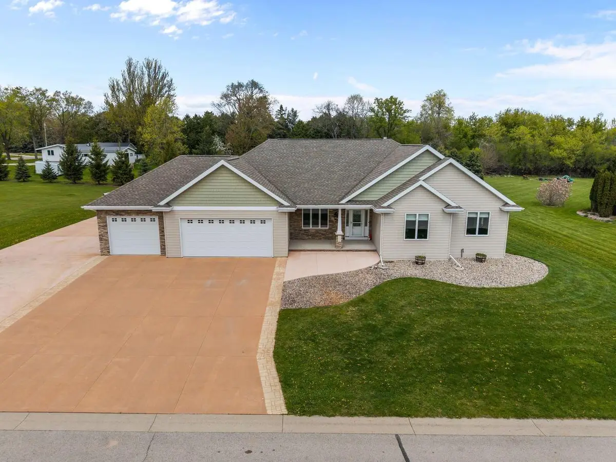 5770 Natures LANE, Appleton, WI 54914 - #1