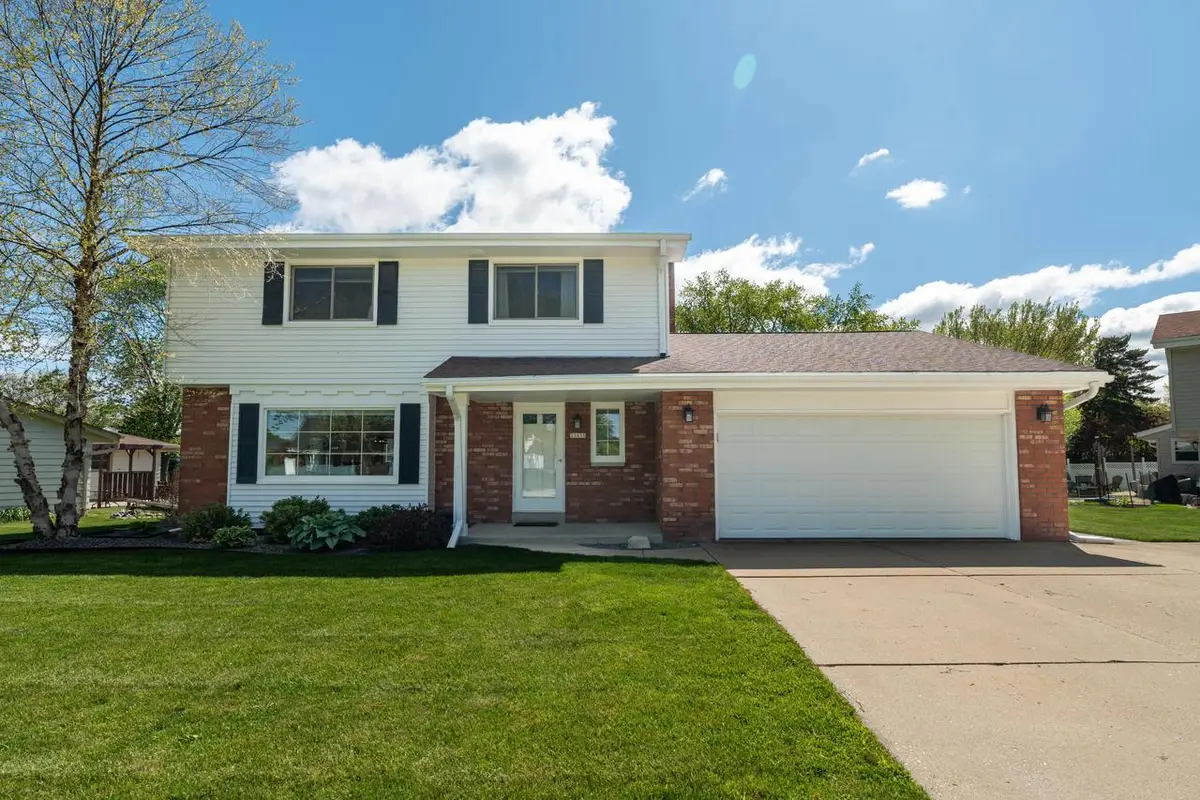 13935 W Thomas DRIVE, New Berlin, WI 53151 - #1