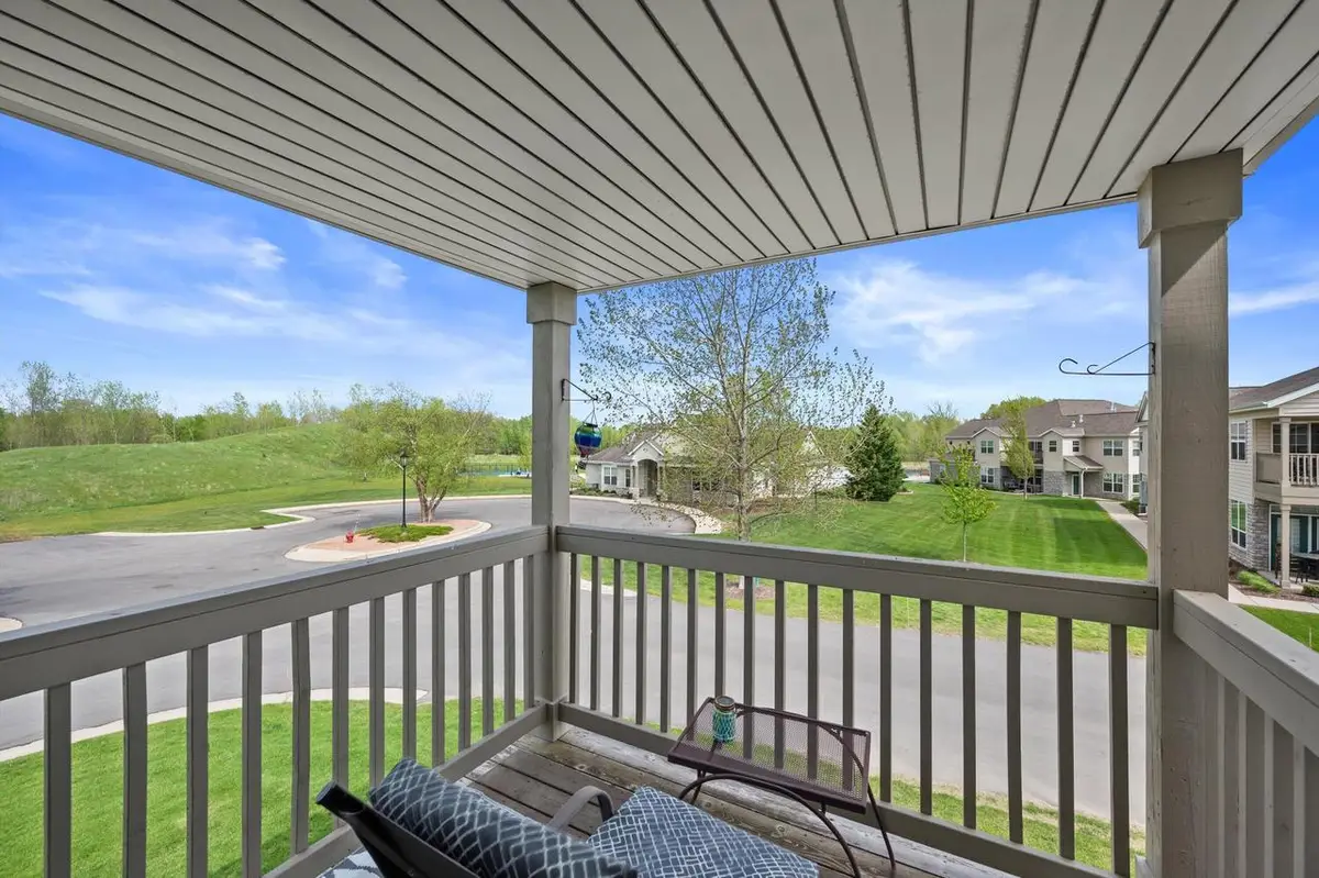 N17W26495 Meadowgrass CIRCLE #B, Pewaukee, WI 53072 - #1