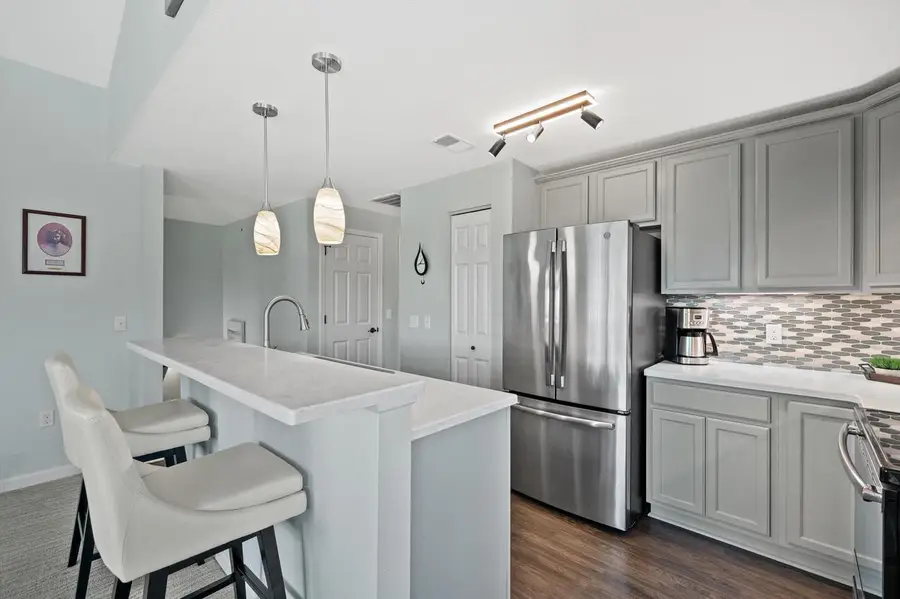 N17W26495 Meadowgrass CIRCLE #B, Pewaukee, WI 53072 - #2