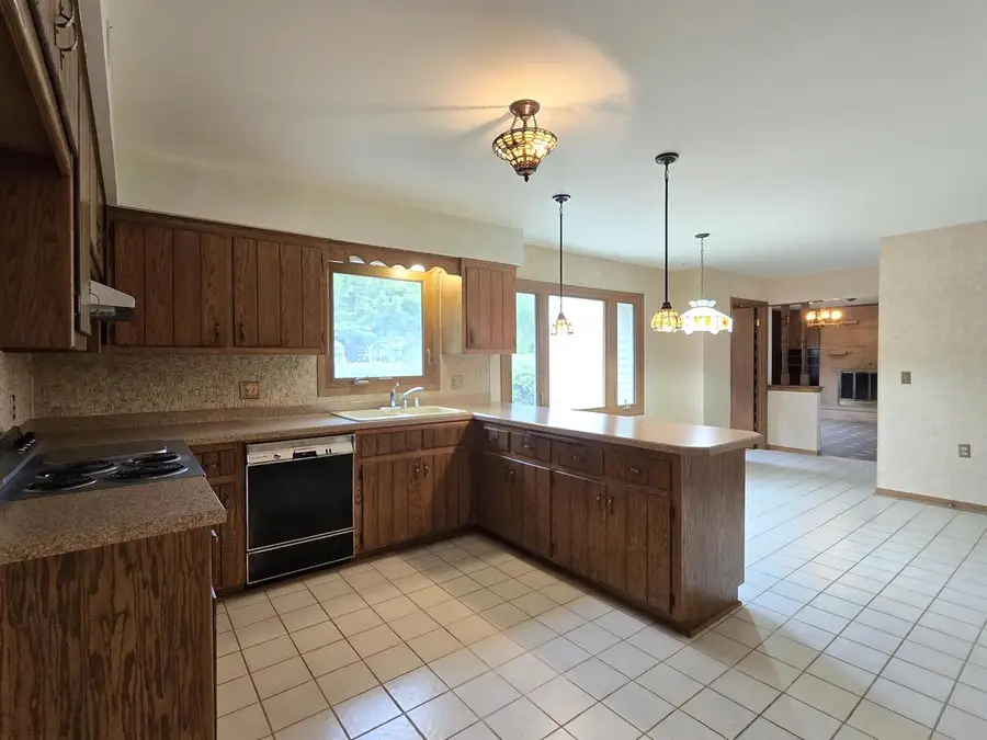6730 Manchester DRIVE, Greendale, WI 53129 - #2