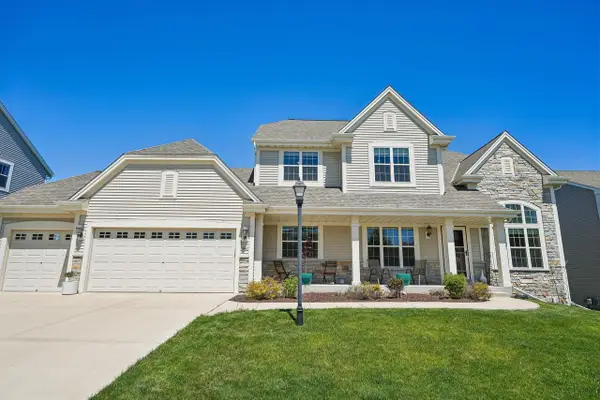 1842 Windrush DRIVE, Grafton, WI 53024