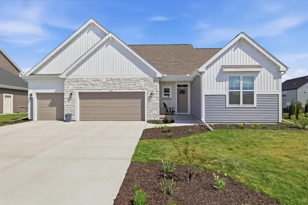 1242 Green Tree DRIVE, Oconomowoc, WI 53066