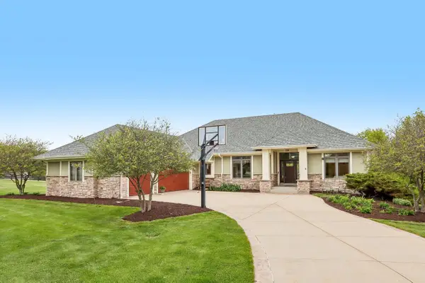 W287N990 Bedouin COURT, Waukesha, WI 53188