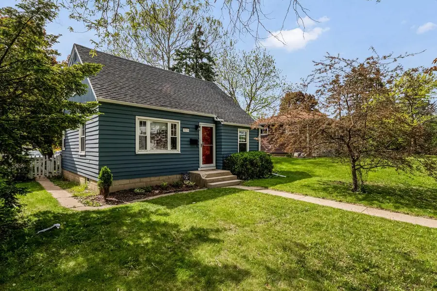 3235 N 77th STREET, Milwaukee, WI 53222 - #3