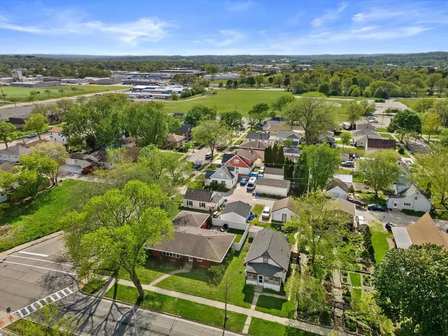916 S Grand AVENUE, Waukesha, WI 53186 - #2