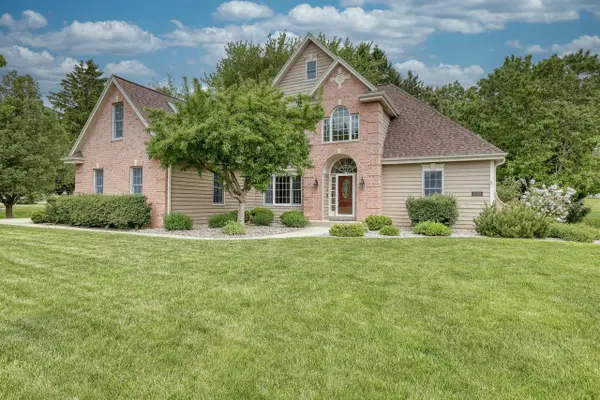 N27W26292 Crestview DRIVE, Pewaukee, WI 53072