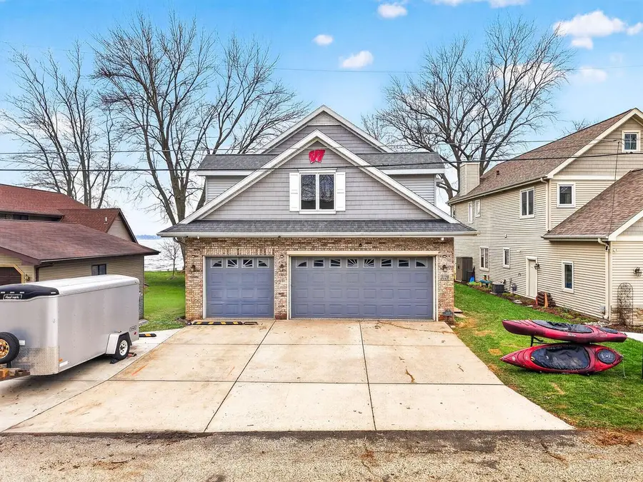 3129 S Sunnyside STREET, Stoughton, WI 53589 - #3