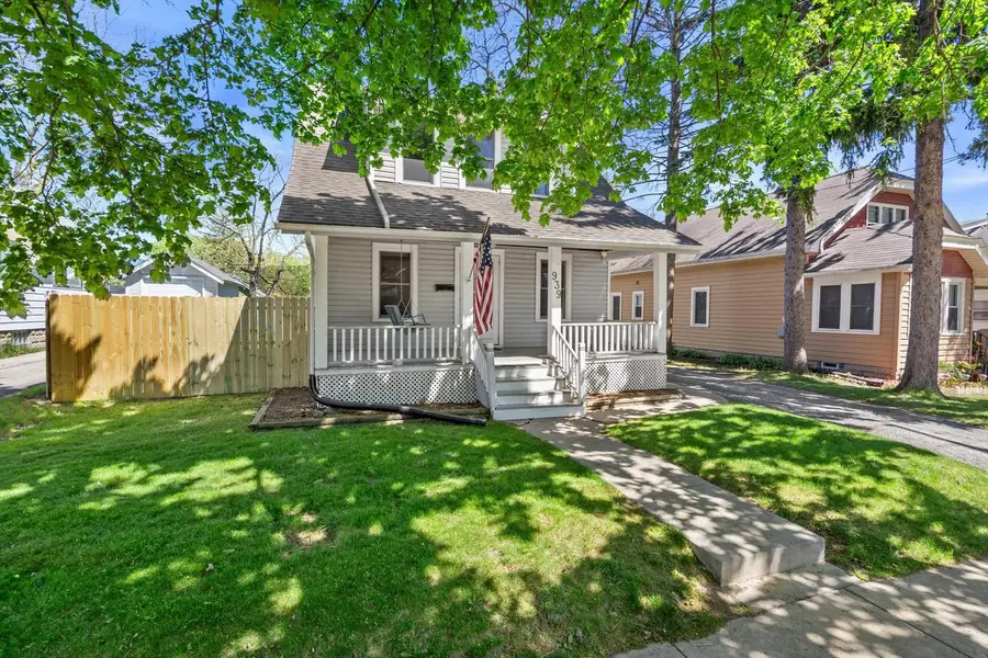 939 N Greenfield AVENUE, Waukesha, WI 53186 - #2