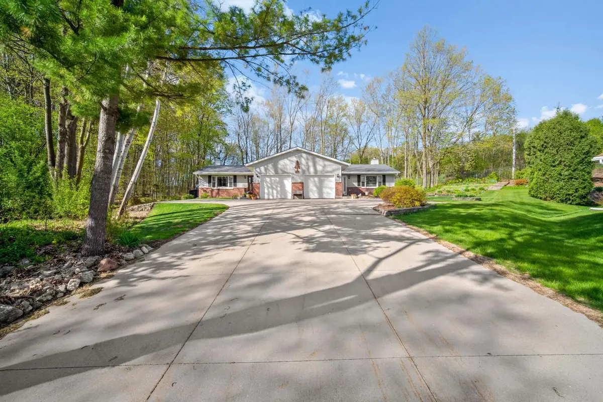 2120 Willowbrook DRIVE, West Bend, WI 53090 - #1