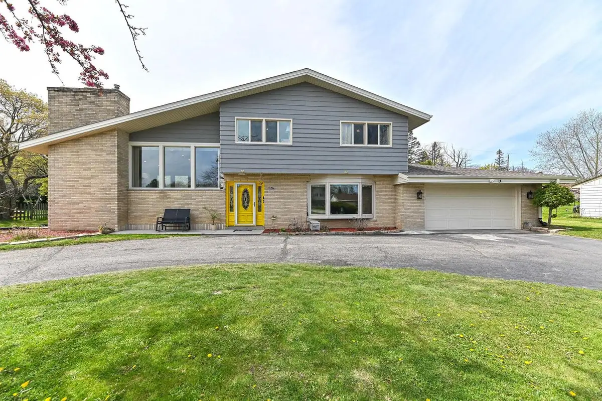 8947 N Santa Monica BOULEVARD, Bayside, WI 53217 - #1