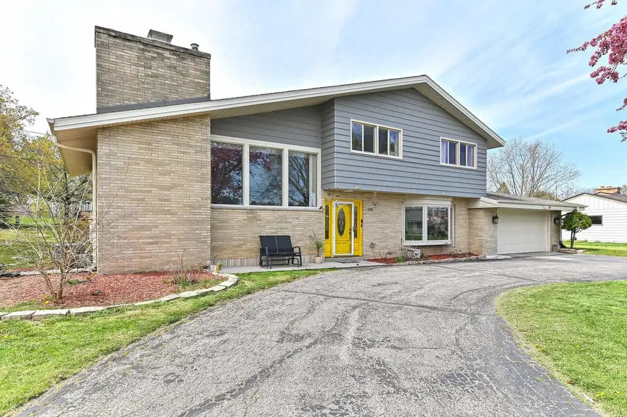 8947 N Santa Monica BOULEVARD, Bayside, WI 53217 - #2