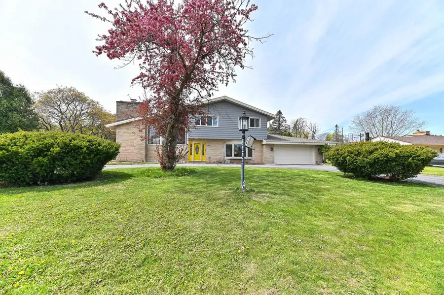 8947 N Santa Monica BOULEVARD, Bayside, WI 53217 - #3