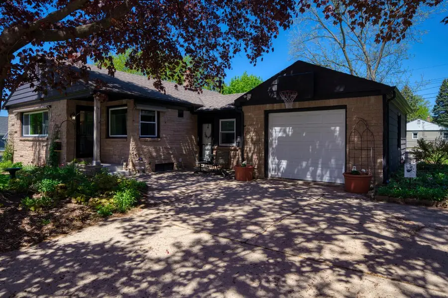 2916 W Valanna COURT, Milwaukee, WI 53209 - #3