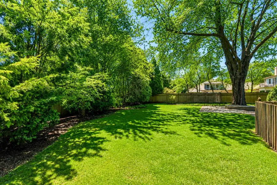 225 W Nokomis COURT, Milwaukee, WI 53217 - #3