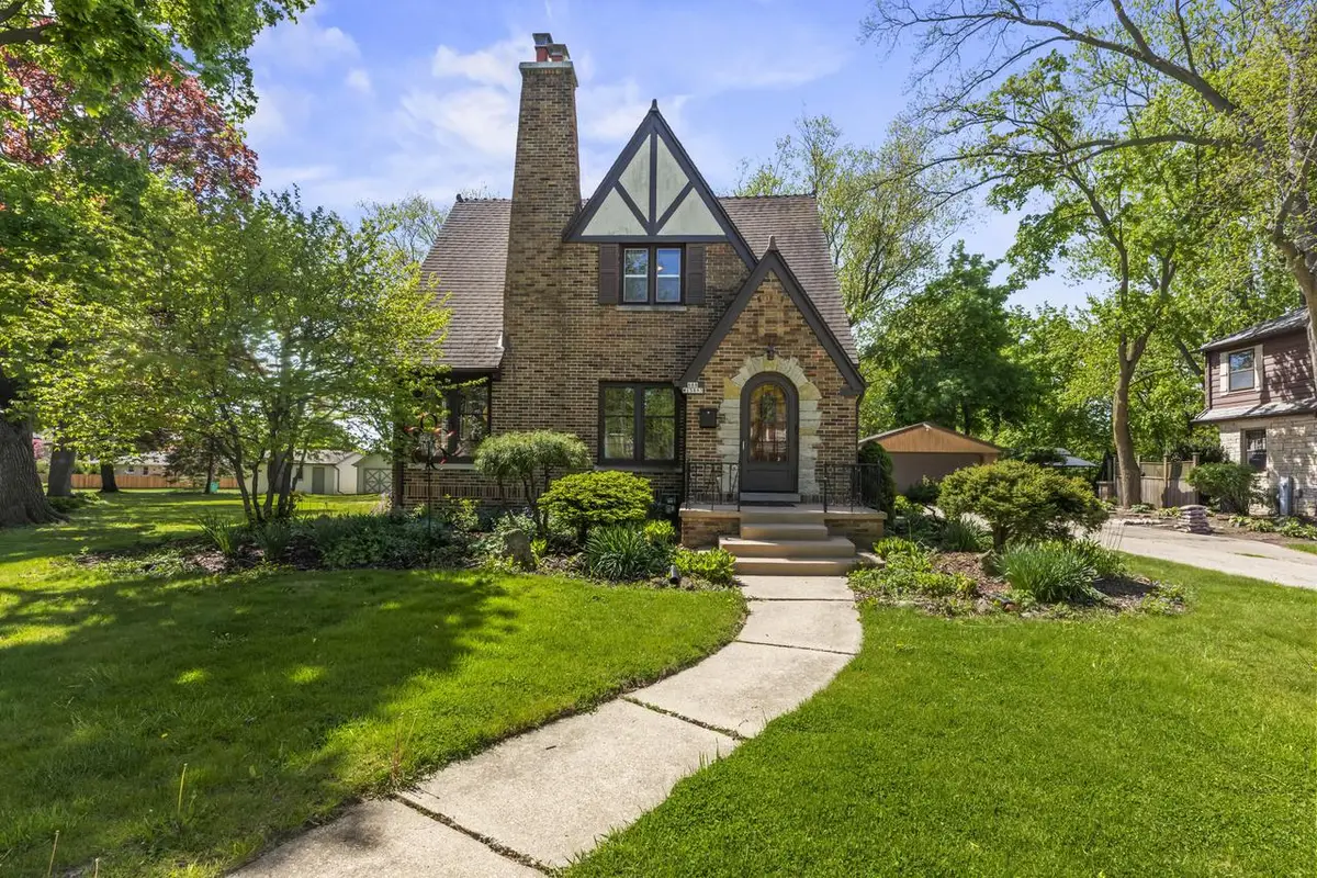 N88W15893 Park BOULEVARD, Menomonee Falls, WI 53051 - #1