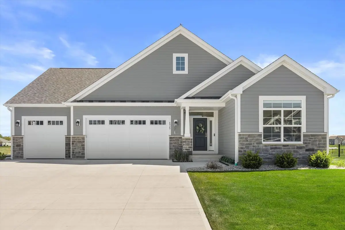 8929 Creekside CIRCLE, Pleasant Prairie, WI 53158 - #1