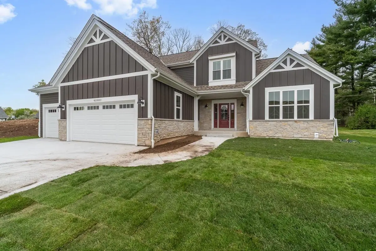 W221N3075 Greenwood ROAD, Waukesha, WI 53186 - #1