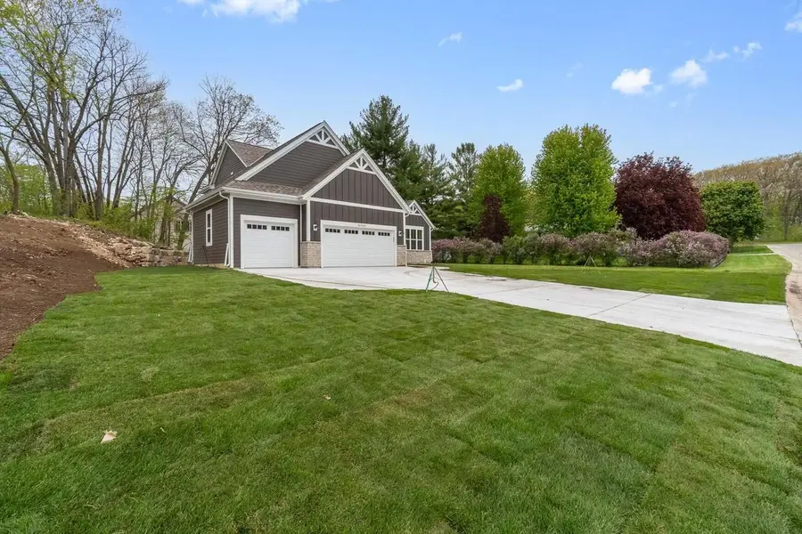 W221N3075 Greenwood ROAD, Waukesha, WI 53186 - #2