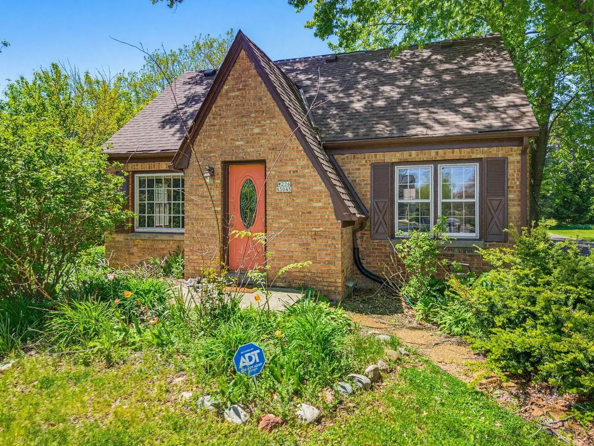 W226N3045 Duplainvlle ROAD, Waukesha, WI 53186 - #1