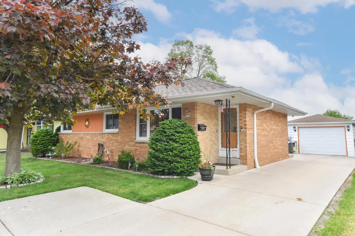 3658 S Sunset DRIVE, Milwaukee, WI 53220 - #1