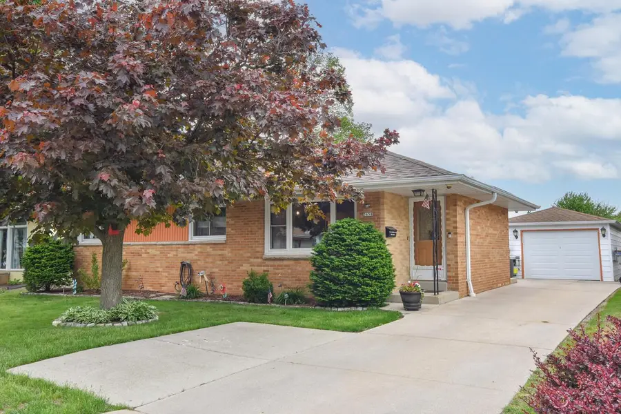 3658 S Sunset DRIVE, Milwaukee, WI 53220 - #2