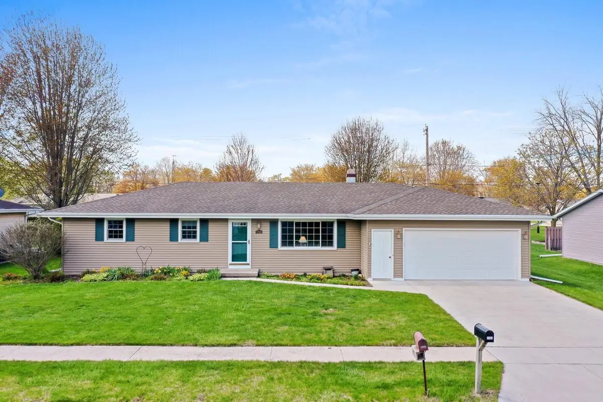 1334 Irving CIRCLE, Manitowoc, WI 54220 - #1
