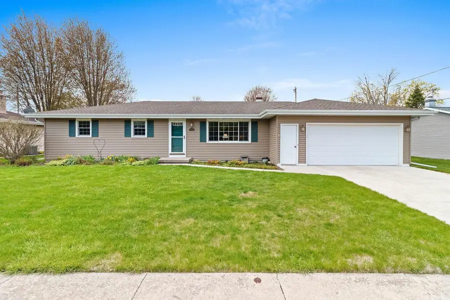 1334 Irving CIRCLE, Manitowoc, WI 54220 - #2