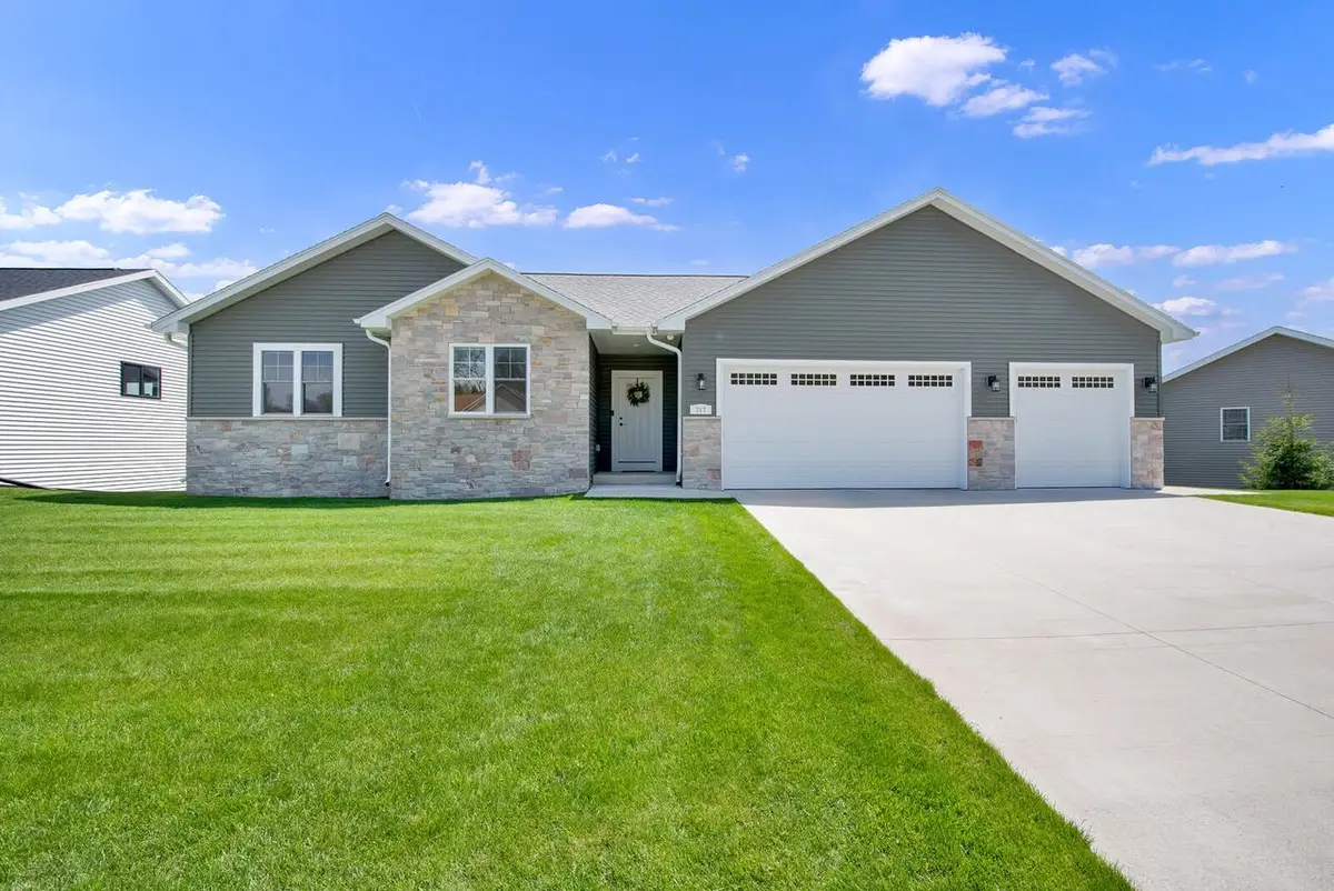 717 Drumlin DRIVE, Kewaskum, WI 53040 - #1
