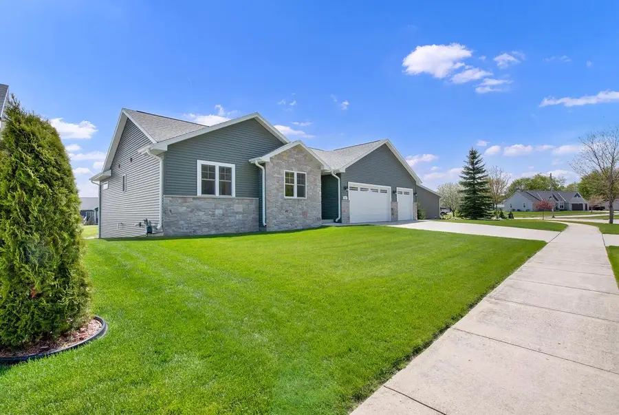 717 Drumlin DRIVE, Kewaskum, WI 53040 - #2