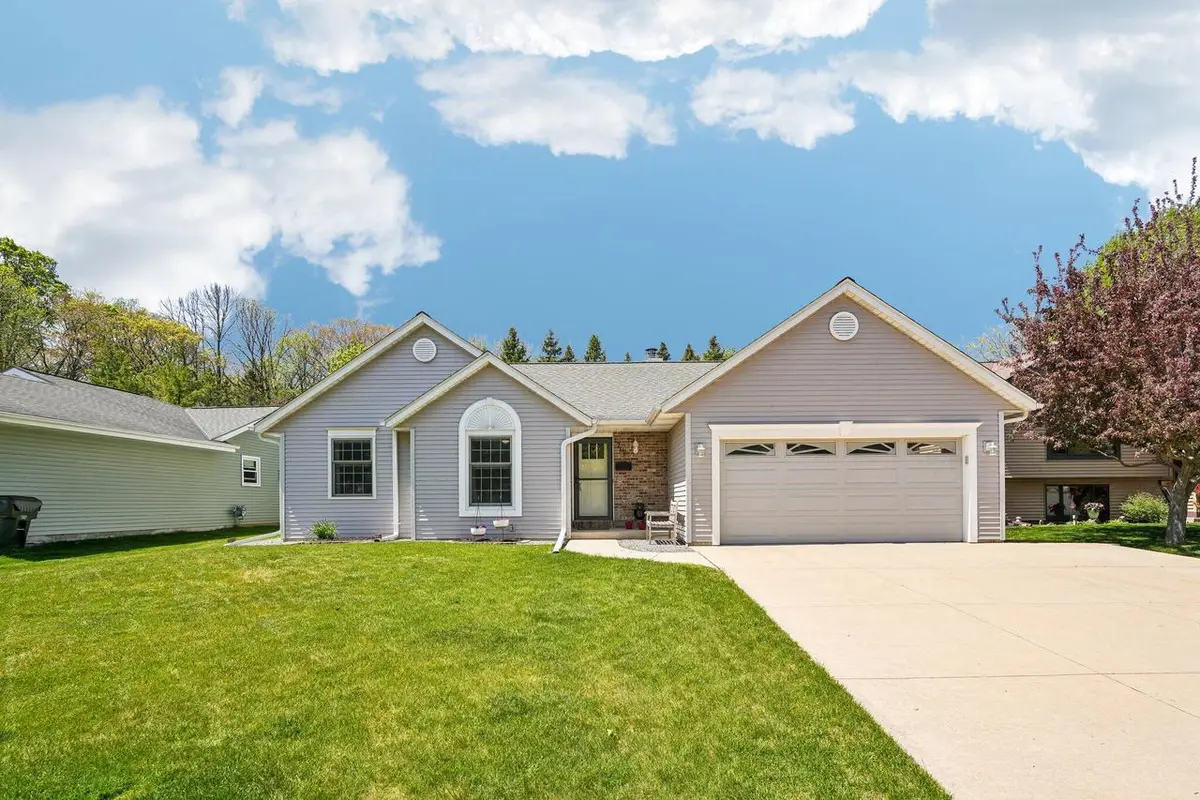 1202 Green Tree ROAD, West Bend, WI 53090 - #1