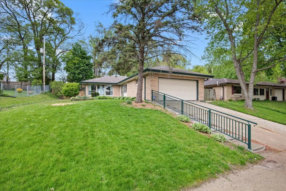 227 Hine AVENUE, Waukesha, WI 53188 - #1