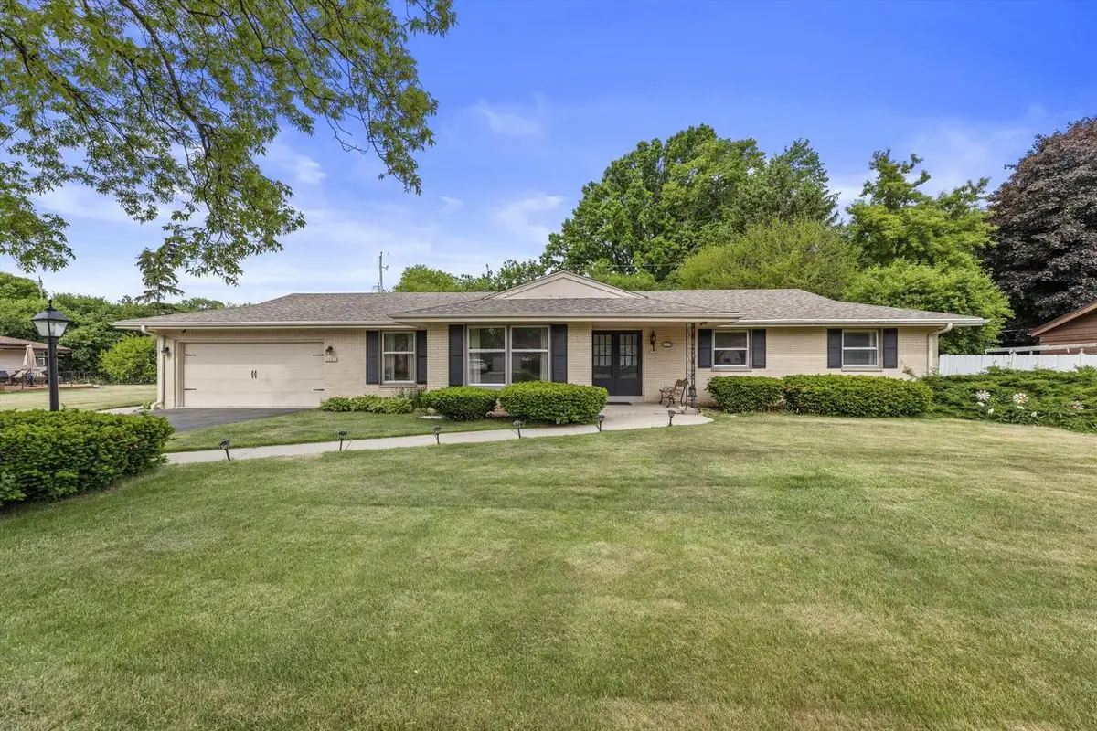 9133 N Silver Brook LANE, Brown Deer, WI 53223 - #1
