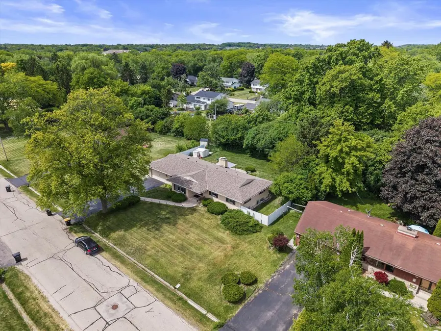9133 N Silver Brook LANE, Brown Deer, WI 53223 - #3