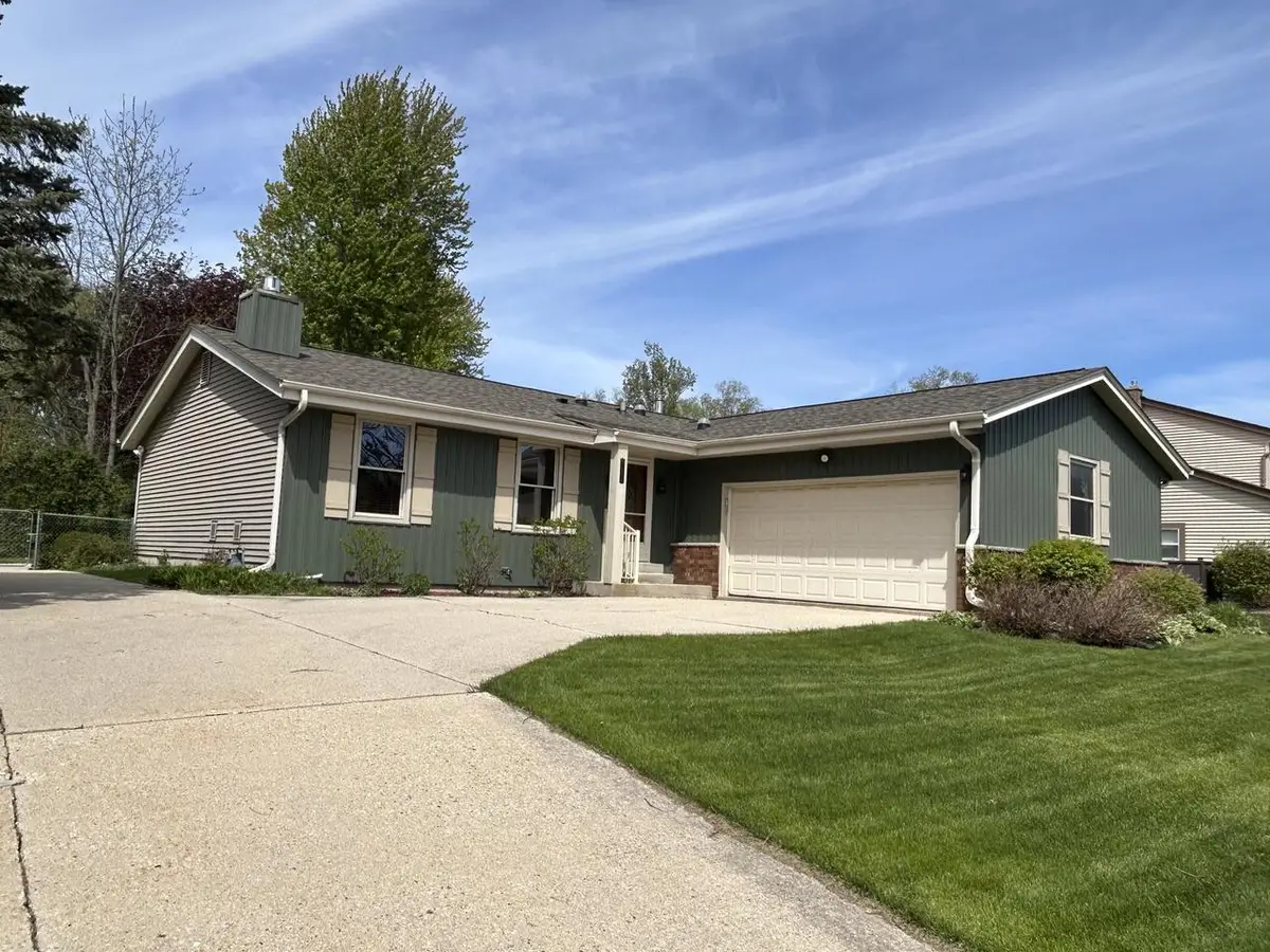 1214 Cherrywood DRIVE, Waukesha, WI 53188 - #1