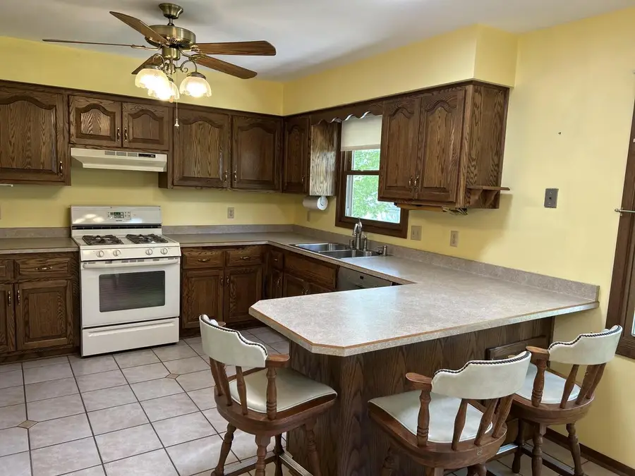 1214 Cherrywood DRIVE, Waukesha, WI 53188 - #2