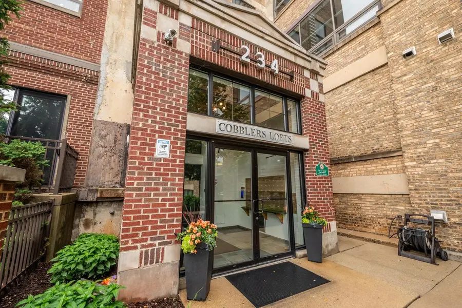 234 E Reservoir AVENUE #404, Milwaukee, WI 53212 - #2