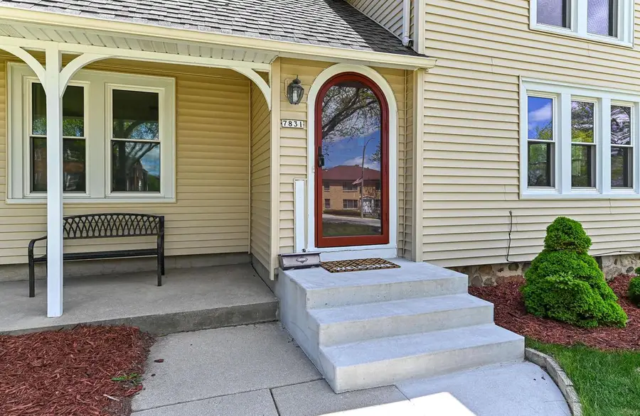 7831 W North AVENUE, Wauwatosa, WI 53213 - #2